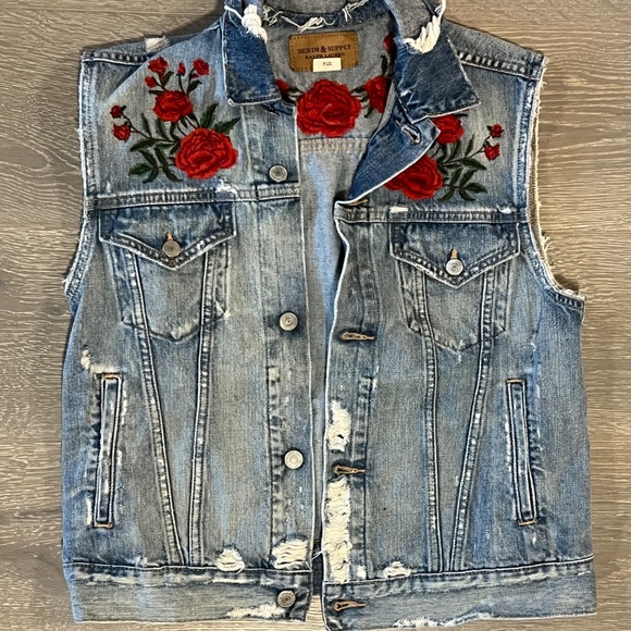 Ralph Lauren demin vest with embroidery - women's size medium - Picture 7 of 8